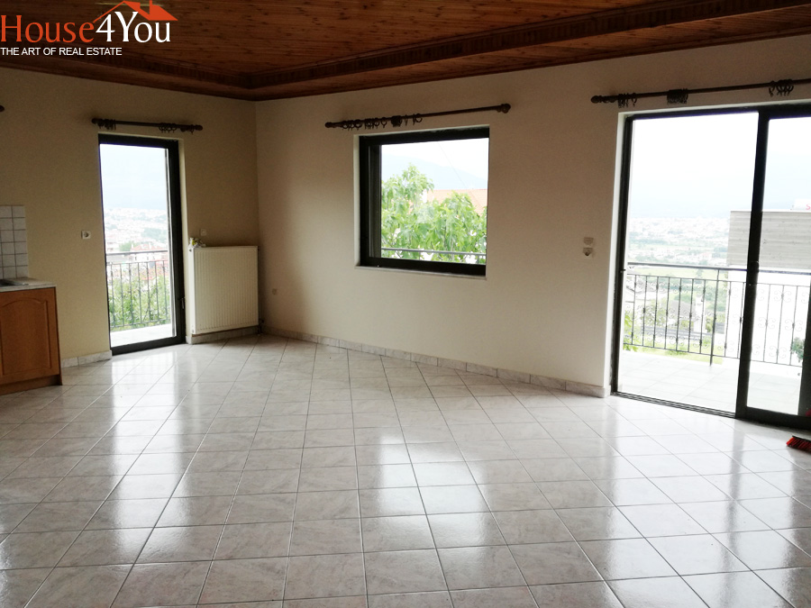 Ενοικιάζεται 4αρι 1ου ορόφου 100τ.μ. στο Νεοχωρόπουλο στα Ιωάννινα