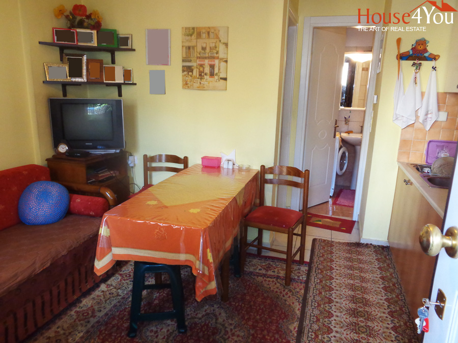 For sale ground floor apartment of 24sqm. 2006 with its own space in front in Spyrou Lambrou in Ioannina