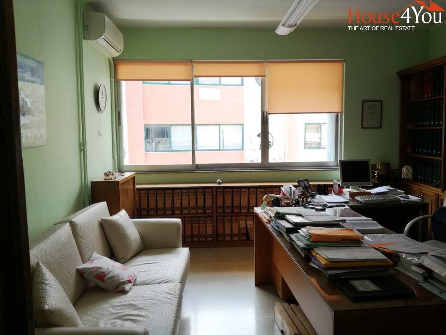 Ενοικιάζεται επαγγελματικός χώρος 50 τμ. 2ου ορόφου  στο Κέντρο των Ιωαννίνων.