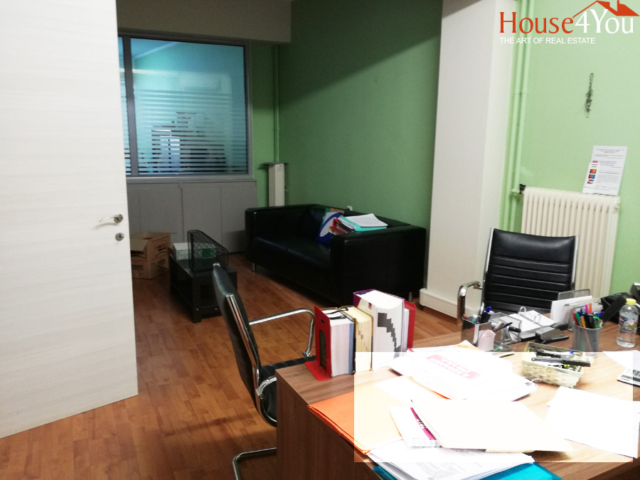 Ενοικιάζεται επαγγελματικός χώρος 80 τμ. 1ου ορόφου  στο Κέντρο των Ιωαννίνων.