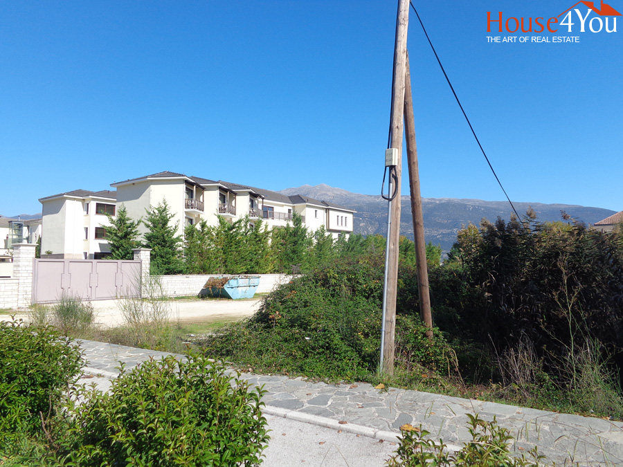 Πωλείται γωνιακό οικόπεδο 322τμ. με ΣΔ. 0.8 στον Βοτανικό Ιωαννίνων δίπλα στο ξενοδοχείο Du Lac