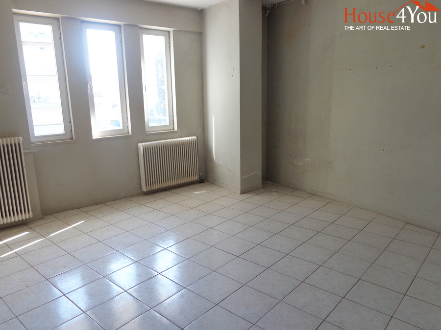 Ενοικιάζεται επαγγελματικός χώρος γραφεία 250τμ. 1ου ορόφου επι της οδού Δωδώνης στα Γιάννενα