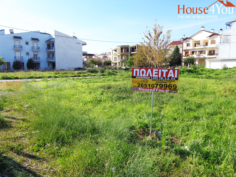 Πωλείται γωνιακό οικόπεδο 304 τμ. με Σ.Δ. 0.8 στην Οπλαρχηγού Παλάσκα στον Βοτανικό Ιωαννίνων