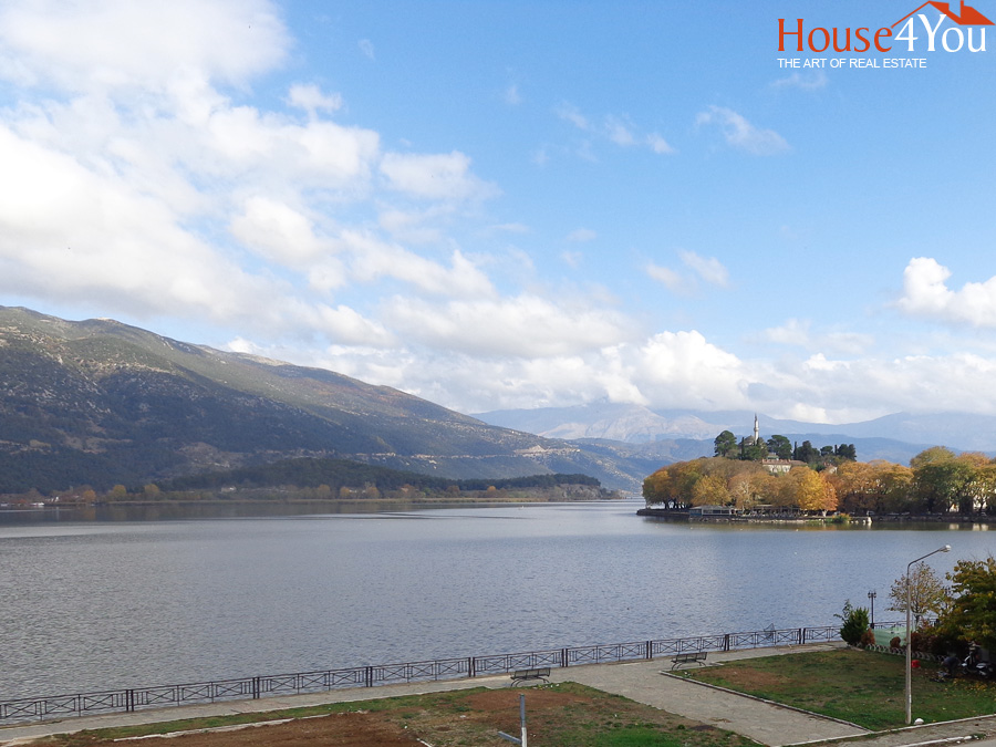  For sale maisonette of 110 sqm with 2 separate apartments in the Ioannina with stunning and unobstructed views of the lake of Ioannina