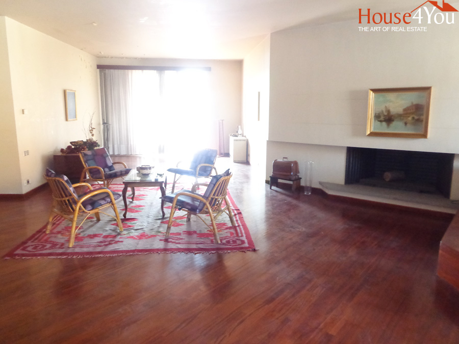 Πωλείται 4αρι διαμέρισμα 212 τμ. 3ου ορόφου με πάρκινγκ και αποθήκη στο κέντρο των Ιωαννίνων