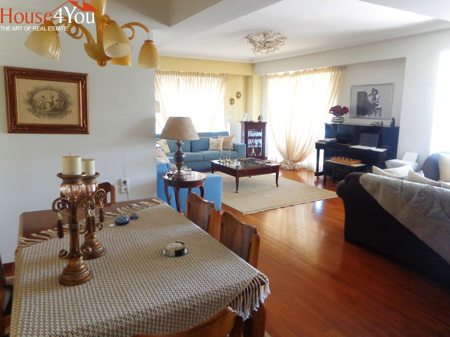 Πωλείται 4αρι πολυτελείας 4ου ορόφου 170τμ. του 2002 με πολύ ωραία θέα πάρκινγκ και αποθήκη στο κέντρο των Ιωαννίνων