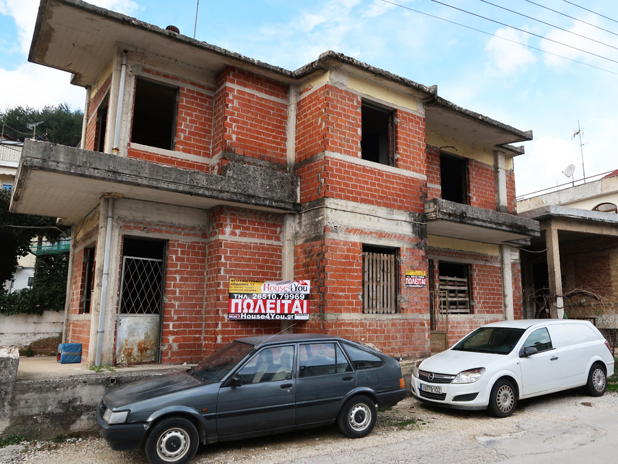 Maisonette for sale in 105sqm bricks. on 2 levels on Ephiras Street in Tsiflikopoulo in Ioannina