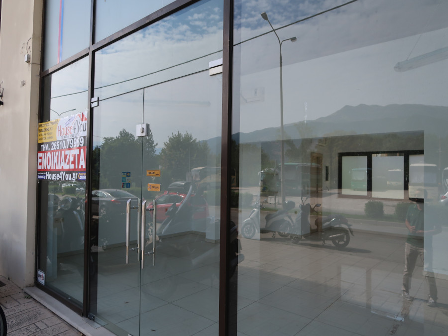 Ενοικιάζεται επαγγελματικός χώρος 152 τμ. στην Λ. Γεωργίου Παπανδρέου με μεγάλη πρόσοψη