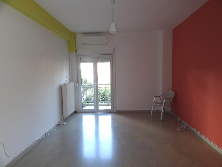 For rent renovated studio of 30 sq.m. 1st floor in the center of Ioannina near the City Hall