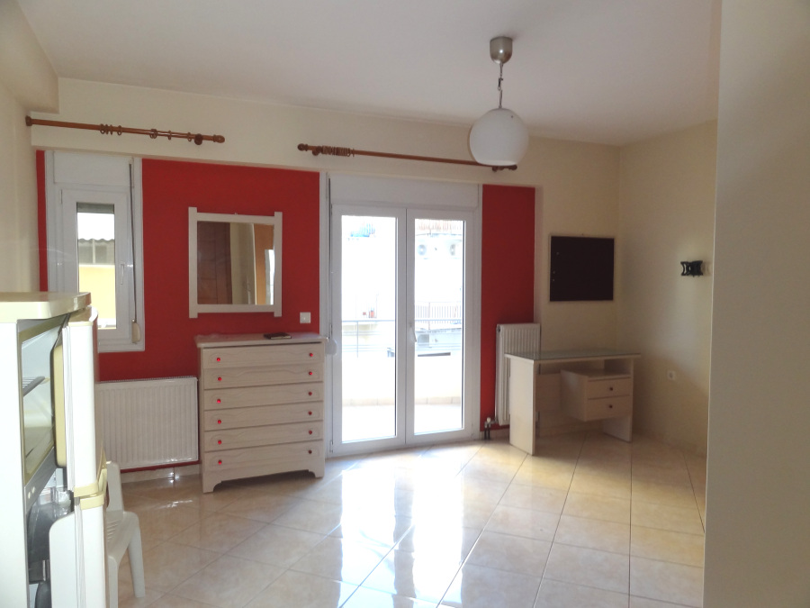 For rent studio of 30 sq.m. 2nd floor in the center of Ioannina near Pargis square