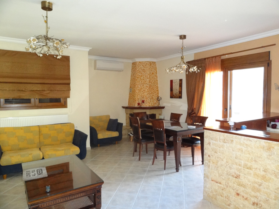 Ενοικιάζεται 4αρι διαμέρισμα επιπλωμένο ή μη 120 τ.μ. 3ου ορόφου κοντά στο κέντρο των Ιωαννίνων στο τζαμί Καλούτσιανης 