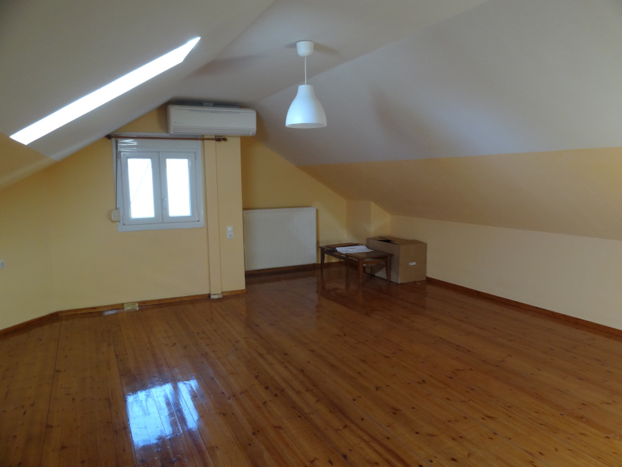 Ενοικιάζεται 2αρι διαμέρισμα σοφίτα 65 τ.μ. 4ου ορόφου κοντά στο κέντρο των Ιωαννίνων στο τζαμί Καλούτσιανης