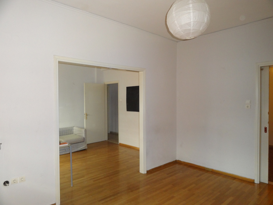 Ενοικιάζεται άνετο 3αρι διαμέρισμα 100 τ.μ. 2ου ορόφου στο κέντρο της πόλης των Ιωαννίνων επί της Πουτέτση