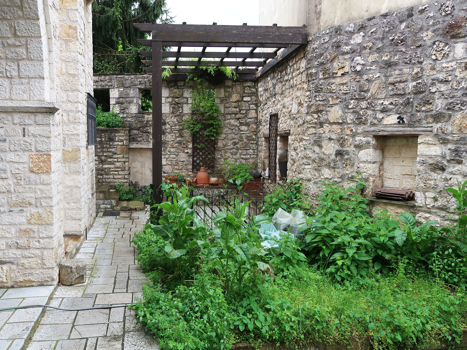 For sale a two-storey house built in 2004 with a total area of 313 sq.m. in the Castle of Ioannina