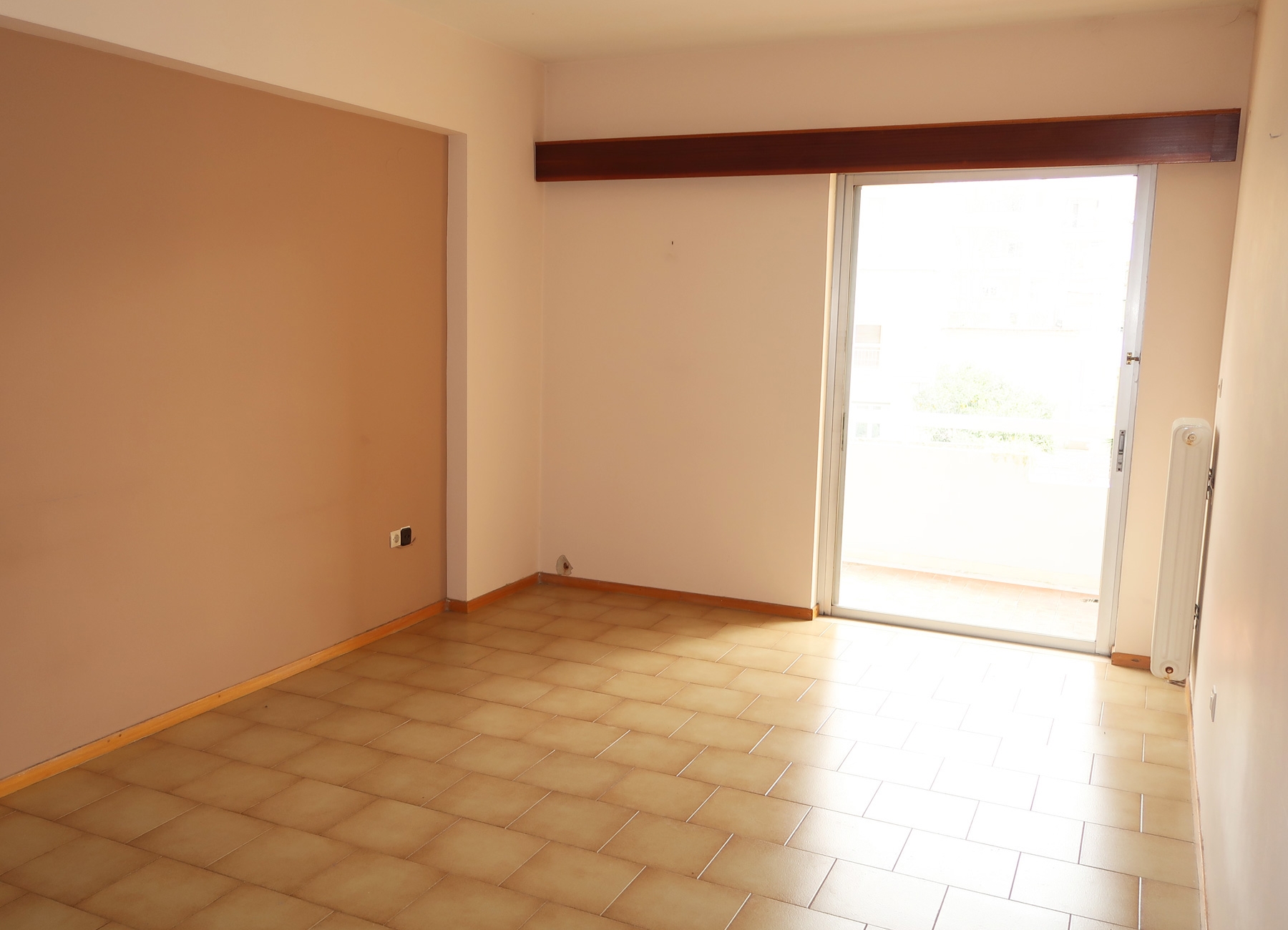 In the center of Ioannina For sale 3 bedroom apartment 102 sq.m. 1st floor near Souliou street in the center of Ioannina 