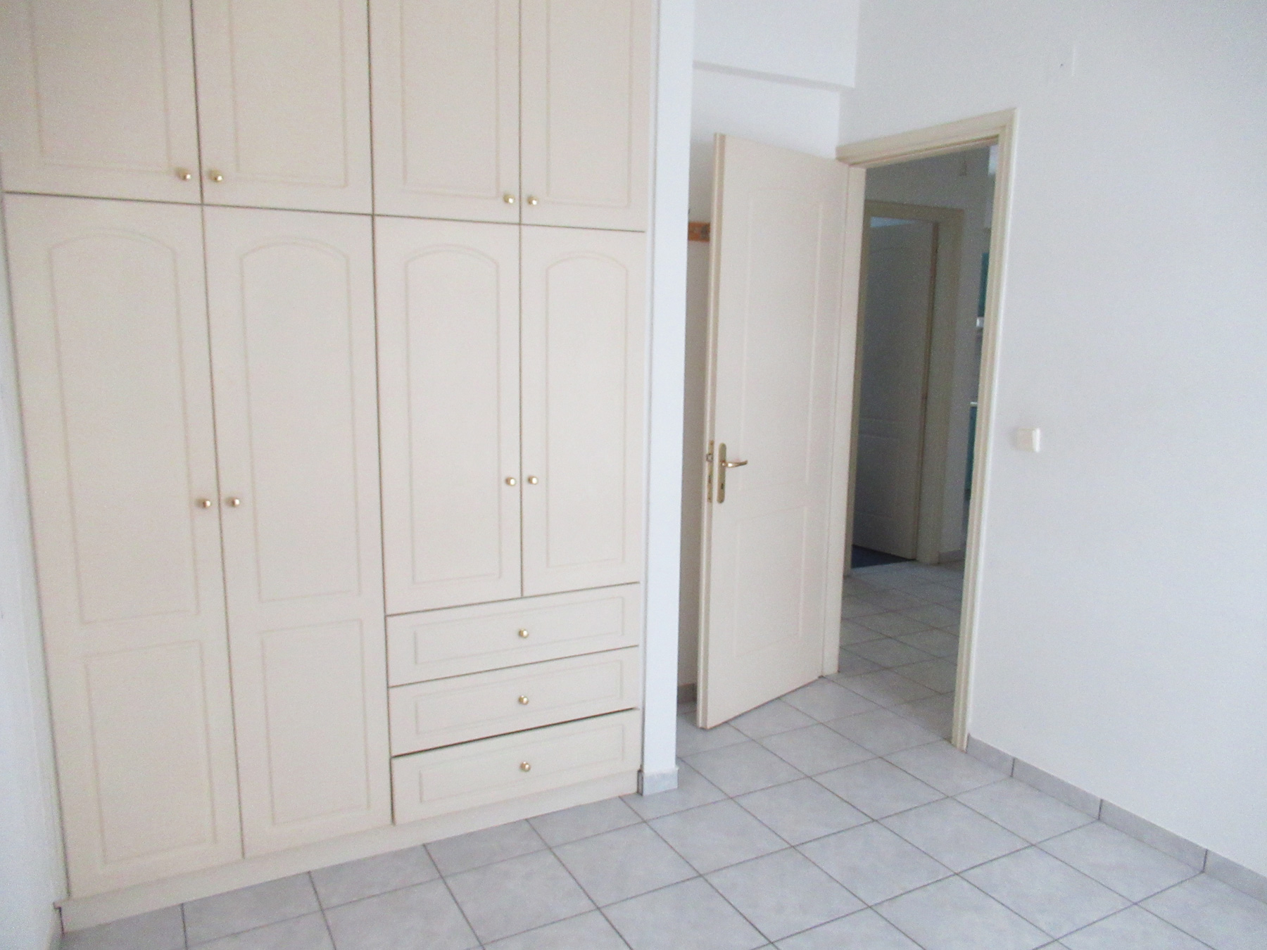 For rent 2-room apartment of 57 sq.m. on the 1st floor in the center of Ioannina