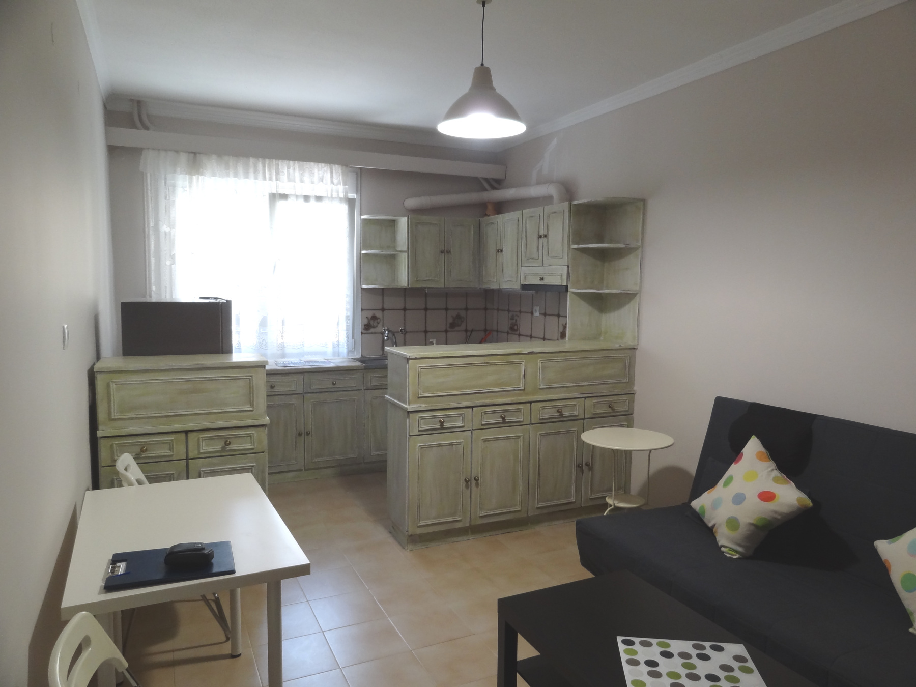 Ενοικιάζεται επιπλωμένο 2αρι διαμέρισμα 41 τ.μ. 1ου ορόφου στο κέντρο της πόλης των Ιωαννίνων πλησίον της Ν. Ζέρβα.