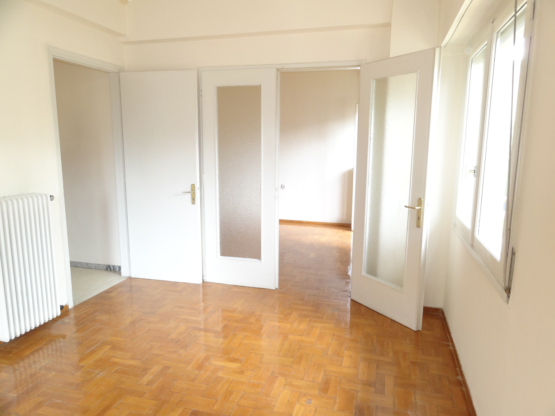 Ενοικιάζεται 3αρι ευήλιο διαμέρισμα 86 τ.μ. 1ου ορόφου στο κέντρο των Ιωαννίνων πλησίον της Ακαδημίας