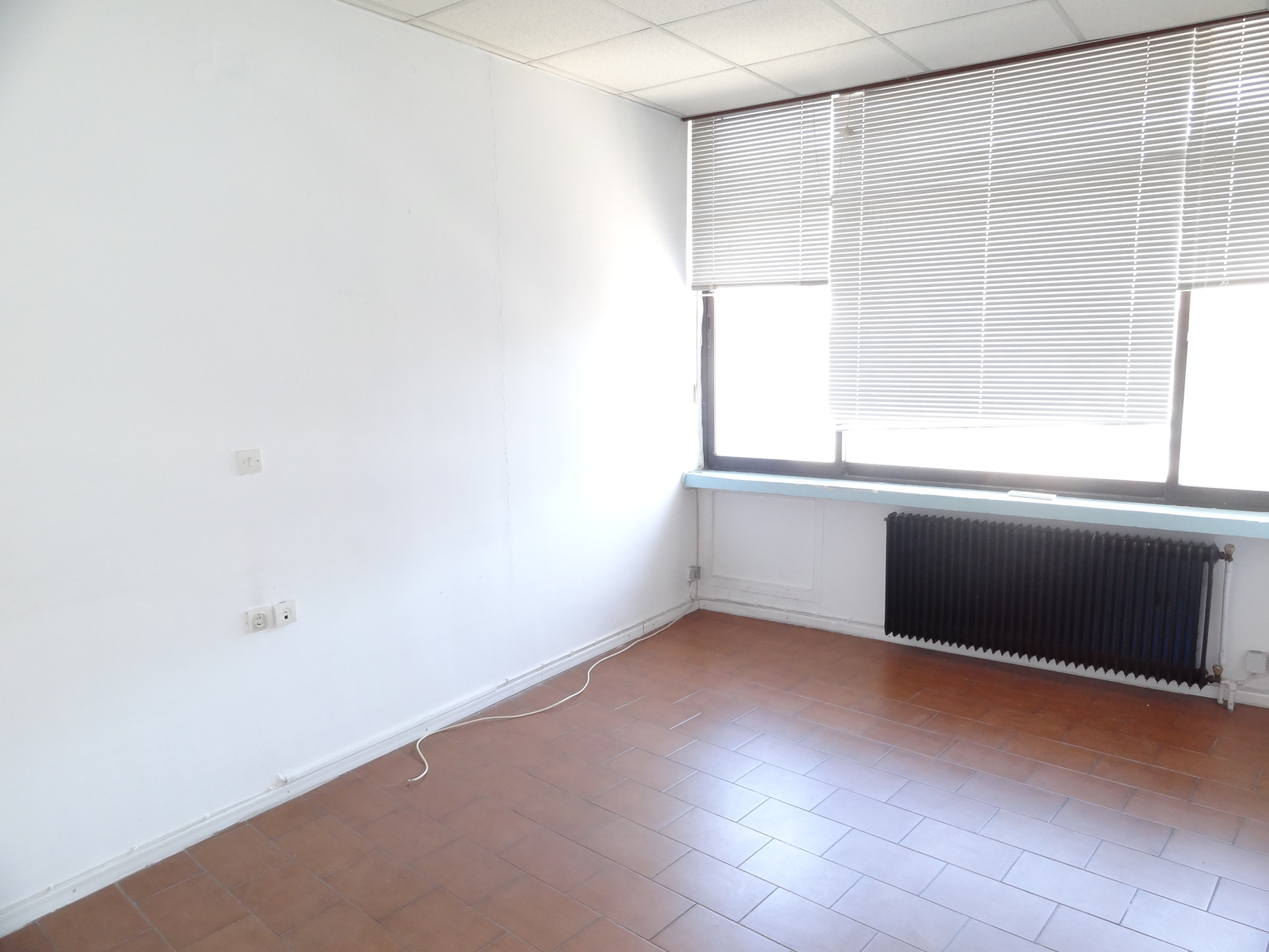 Ενοικιάζεται επαγγελματικός χώρος γραφείο 30 τ.μ. 3ου ορόφου στο κέντρο των Ιωαννίνων πολύ κοντά στο κτίριο της Περιφέρειας