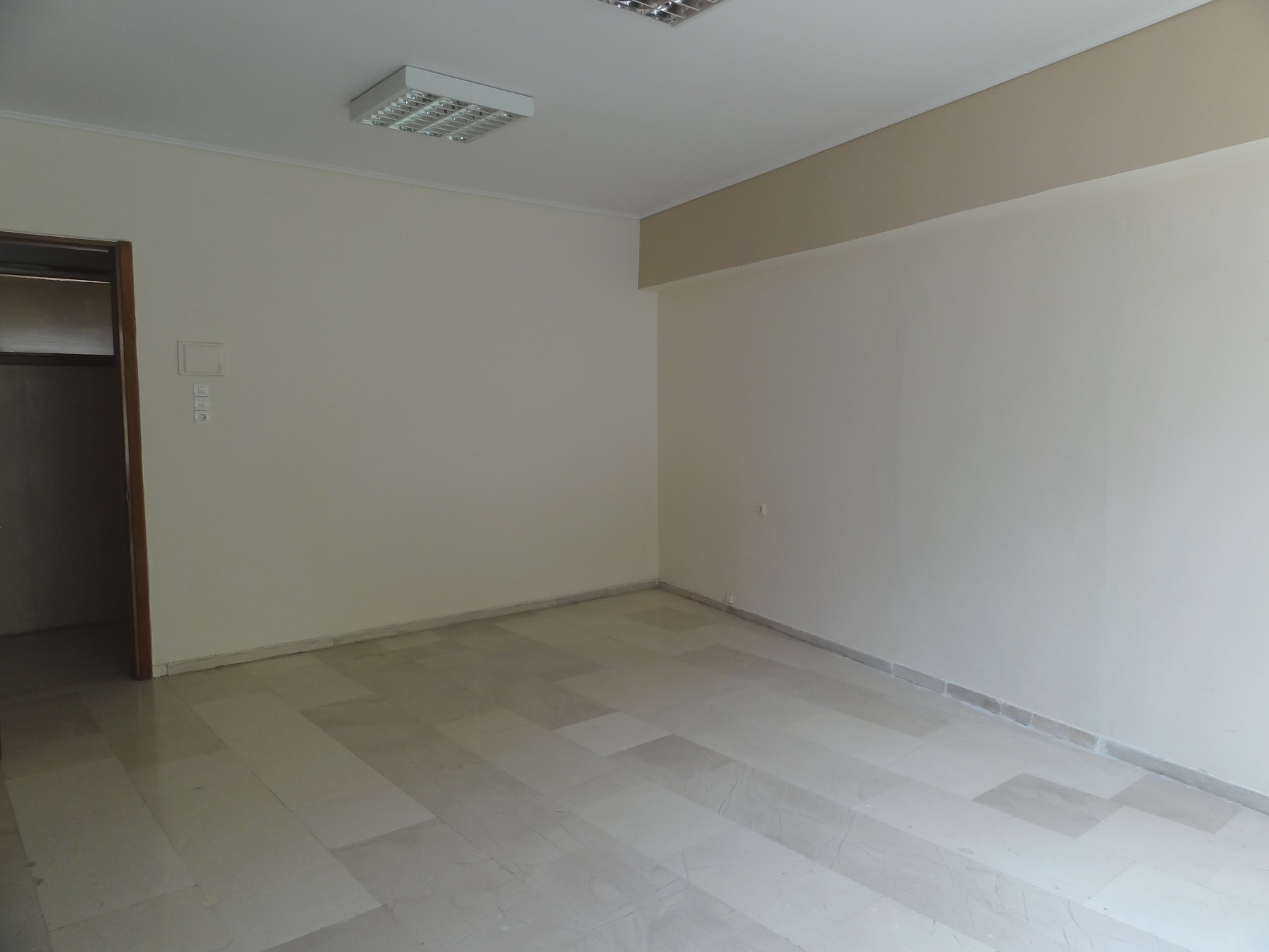 Ενοικιάζεται επαγγελματικός χώρος, γραφείο, 38 τ.μ. 1ου ορόφου στο κέντρο των Ιωαννίνων κοντά στο δικαστικό μέγαρο