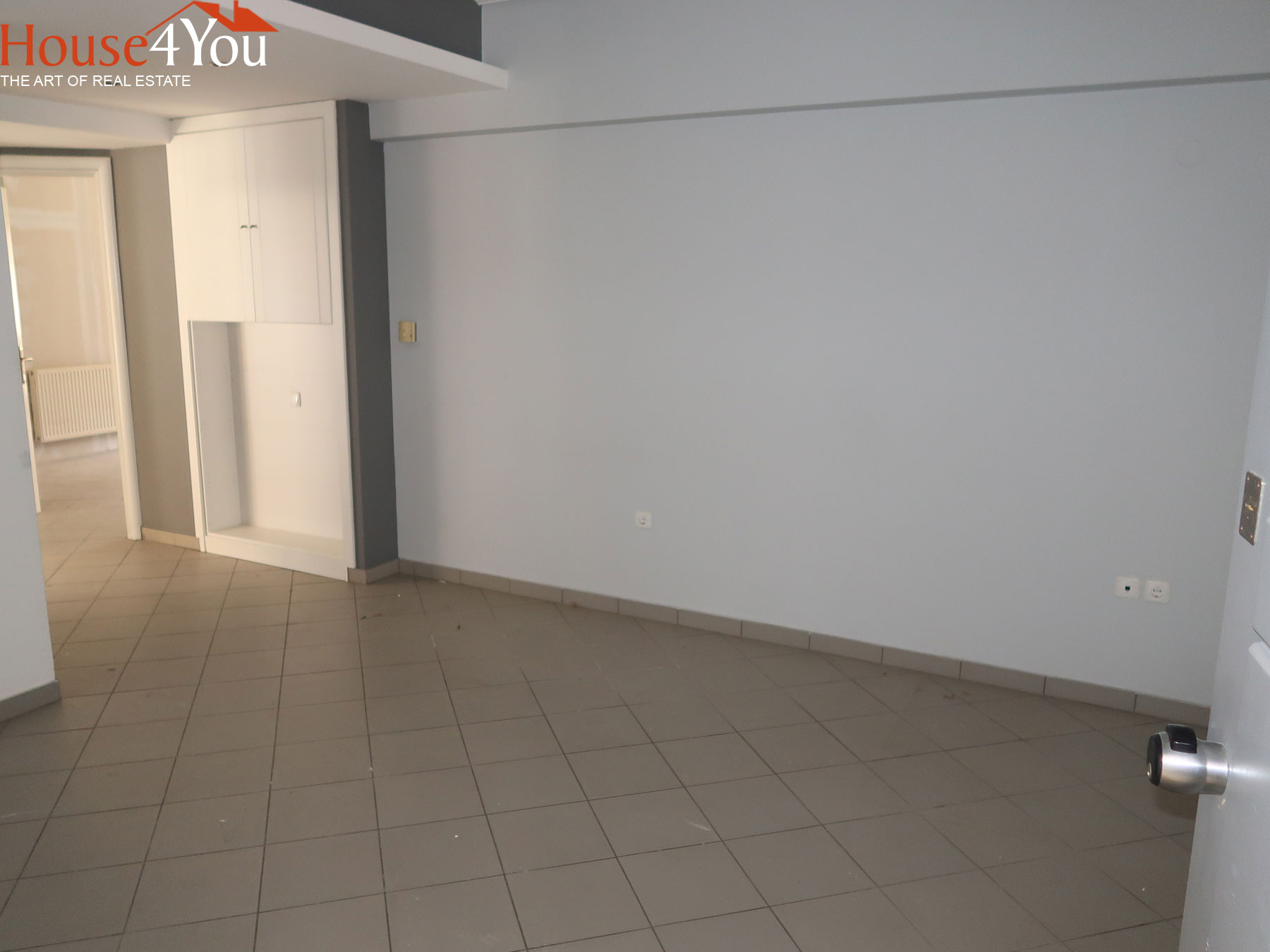 Ενοικιάζεται δίχωρο γραφείο 65 τμ. 2ου ορόφου του 2002 στο κέντρο των Ιωαννίνων