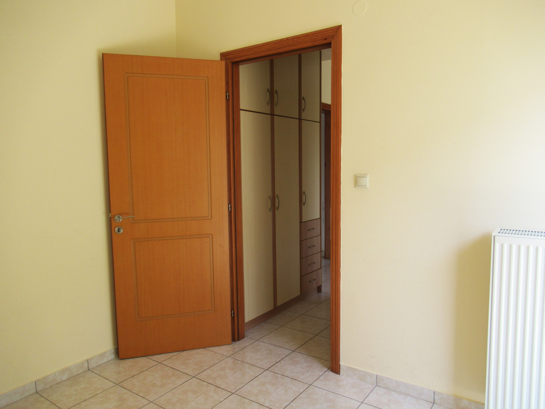 Ενοικιάζεται ηλιόλουστη δίχωρη γκαρσονιέρα 35 τ.μ. 1ου ορόφου στο κέντρο των Ιωαννίνων