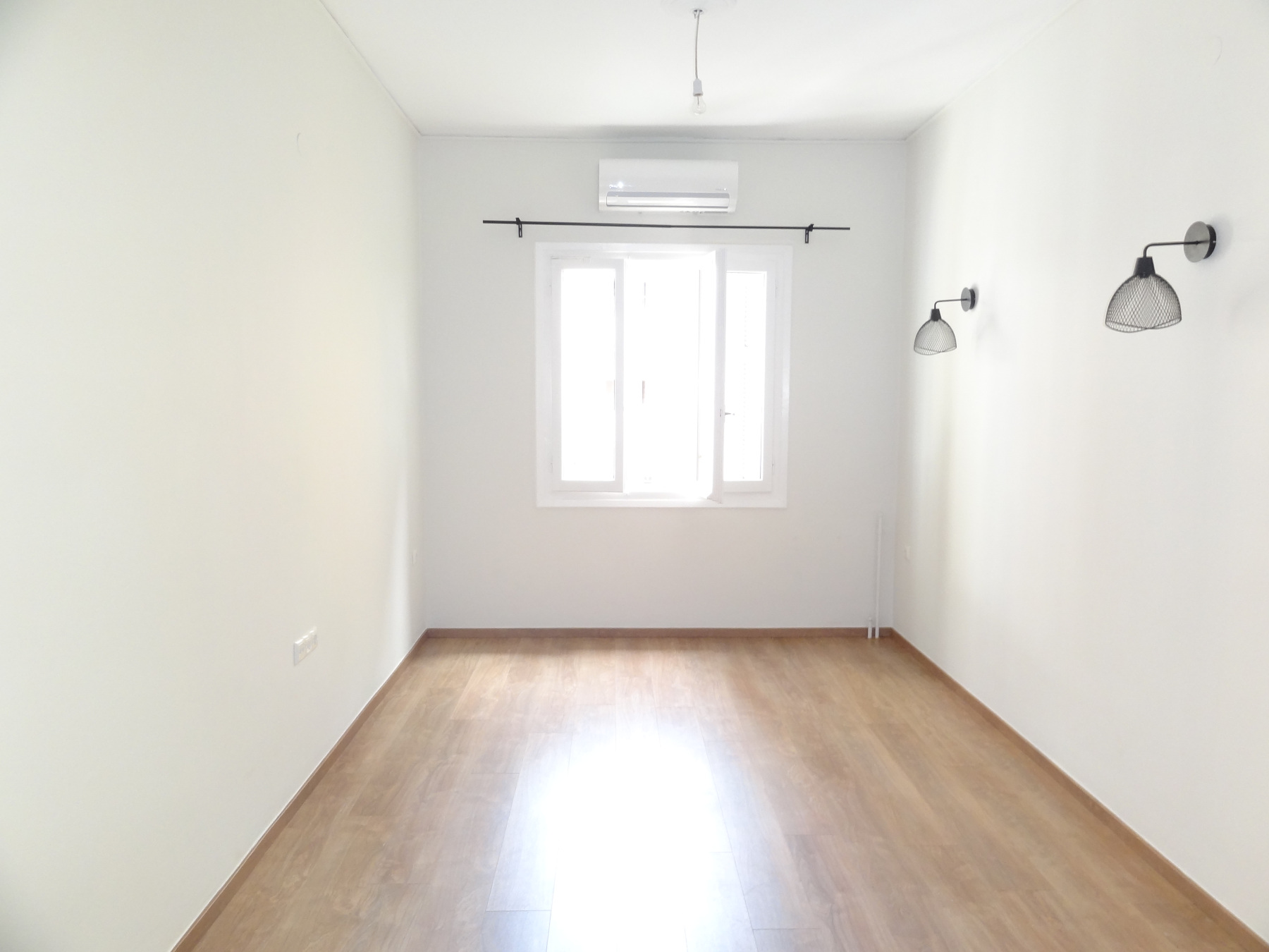 Ενοικιάζεται ανακαινισμένο 2αρι διαμέρισμα 47 τ.μ. 1ου ορόφου στην πλατεία Ομήρου στα Ιωάννινα