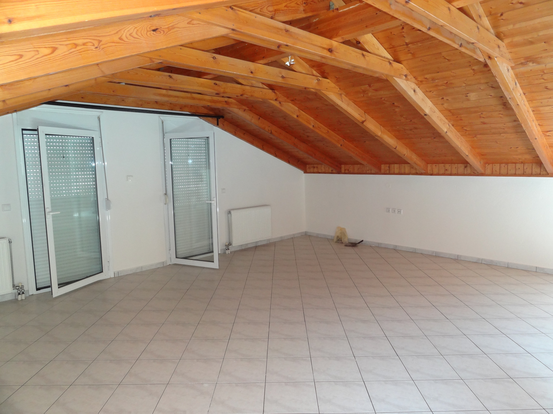 Ενοικιάζεται άνετο 2αρι διαμέρισμα, σοφίτα, 70 τ.μ. 2ου ορόφου στους Αμπελόκηπους στα Ιωάννινα