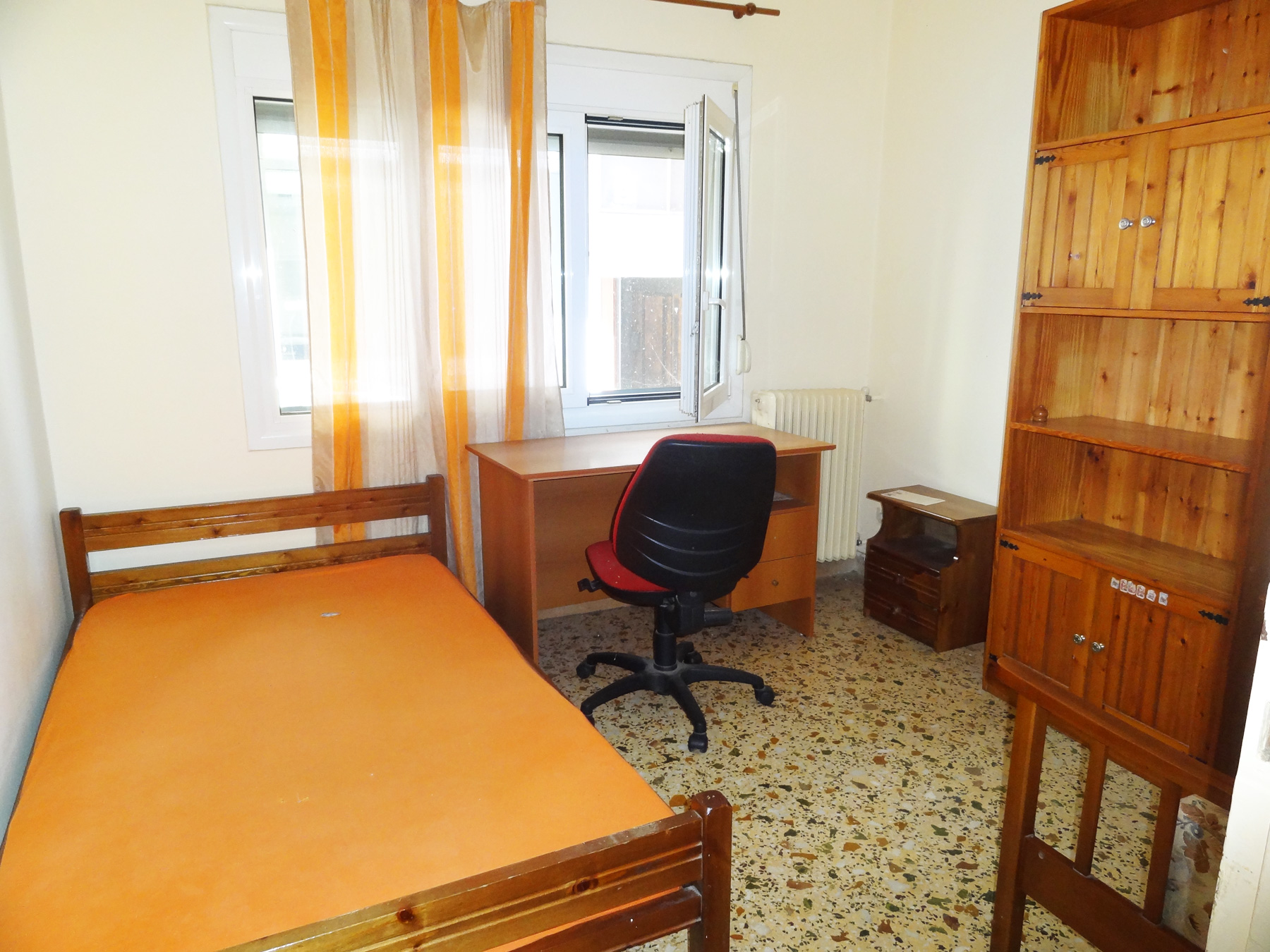 For rent 2 bedroom apartment of 65 sq.m. on elevated ground floor in the center of Ioannina