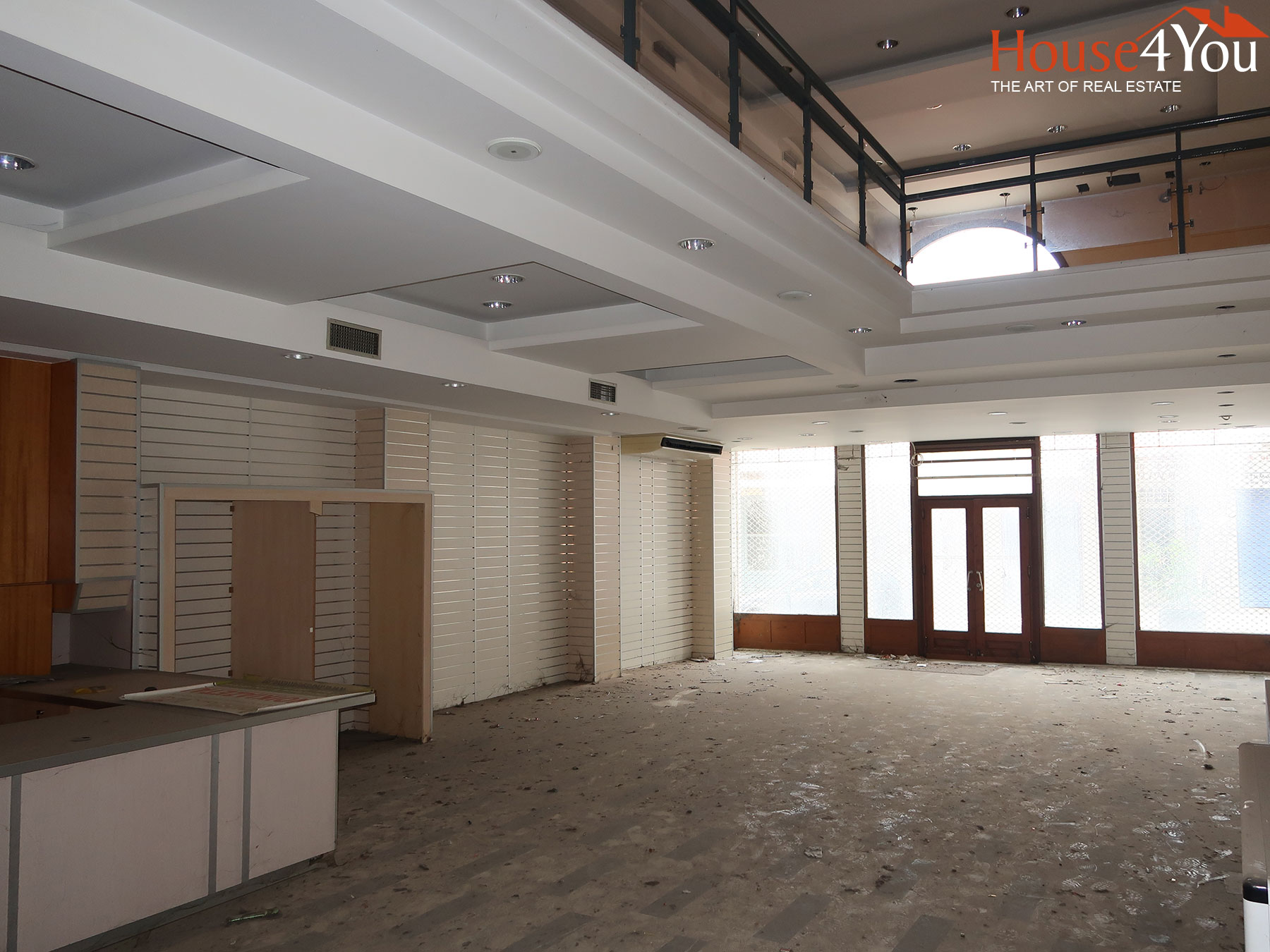 Ενοικιάζεται επαγγελματικό κτίριο 6 επιπέδων συνολικών 1.200 τμ. στο κέντρο των Ιωαννίνων