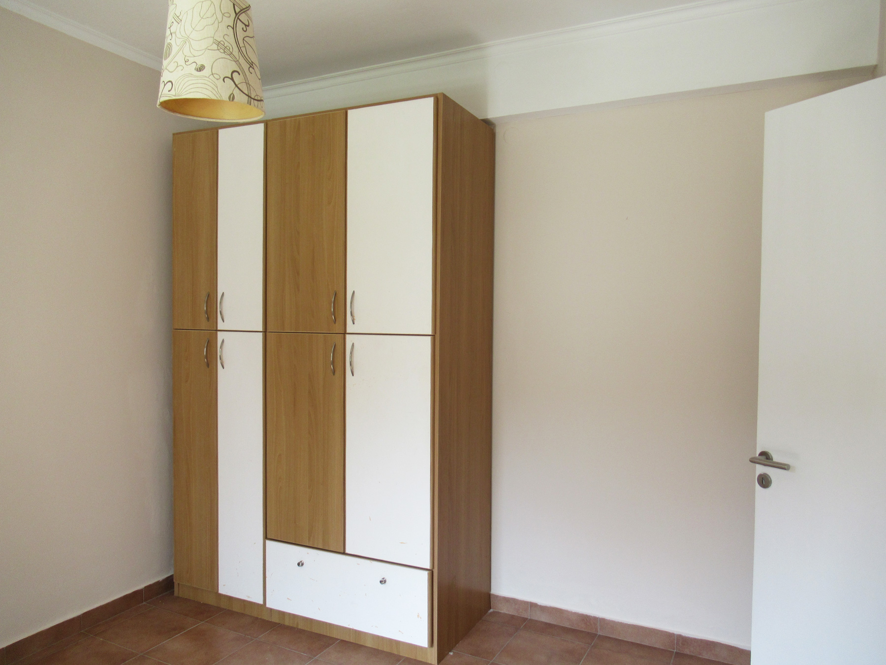For rent sunny one bedroom studio of 40 sq.m. on the 1st floor in the center of Ioannina.