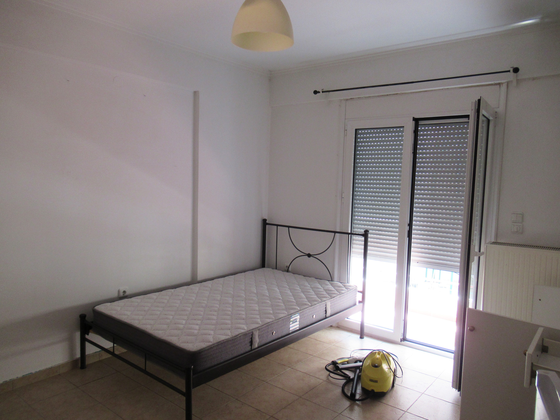 For rent furnished studio type of 22 sq.m. on the 1st floor of an apartment building in the center of Ioannina