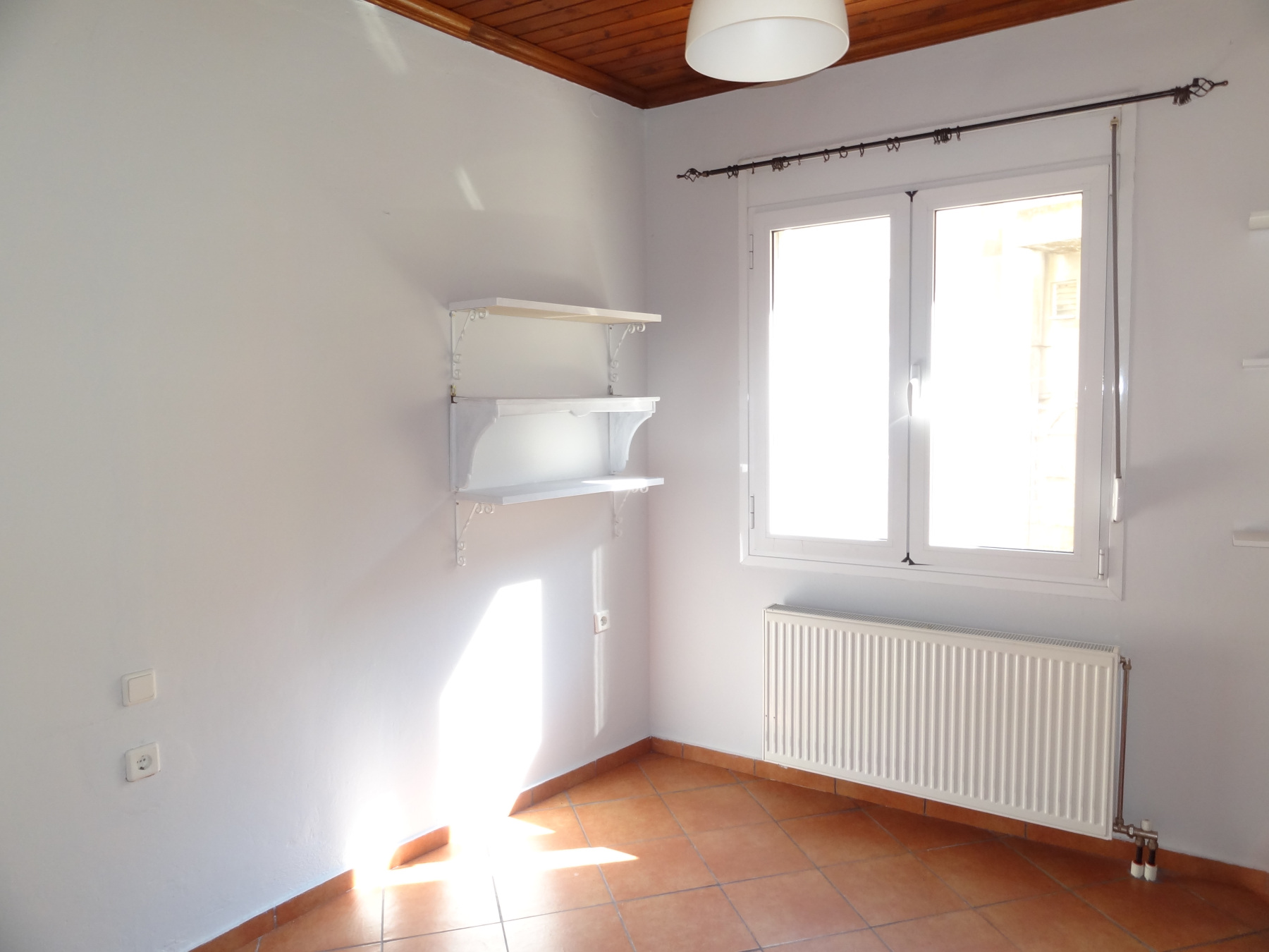For rent two-rooms studio of 25 sq.m. elevated ground floor in Kaloutsiani in Ioannina.