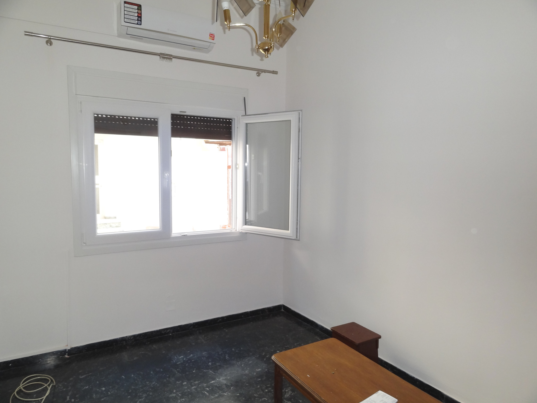 Ενοικιάζεται ισόγειο 3αρι διαμέρισμα 80 τ.μ. στην Καλούτσιανη πλησίον της Λεωφόρου Α. Μακαρίου στα Ιωάννινα