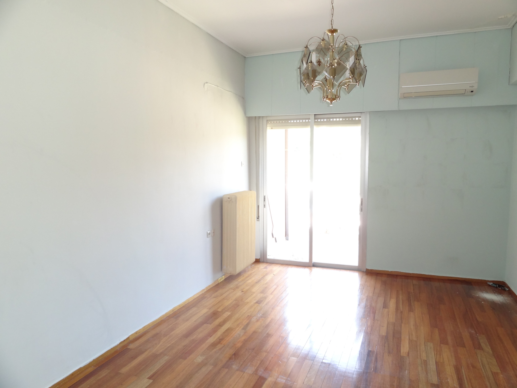 For rent comfortable 1 bedroom apartment of 65 sq.m. 3rd floor very close to the central square of Ioannina