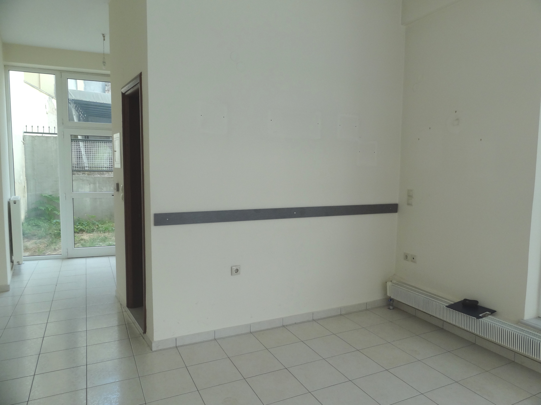 For rent ground floor commercial space of 26 sq.m. built in 2009 in the area of the Nursing Home in Ioannina