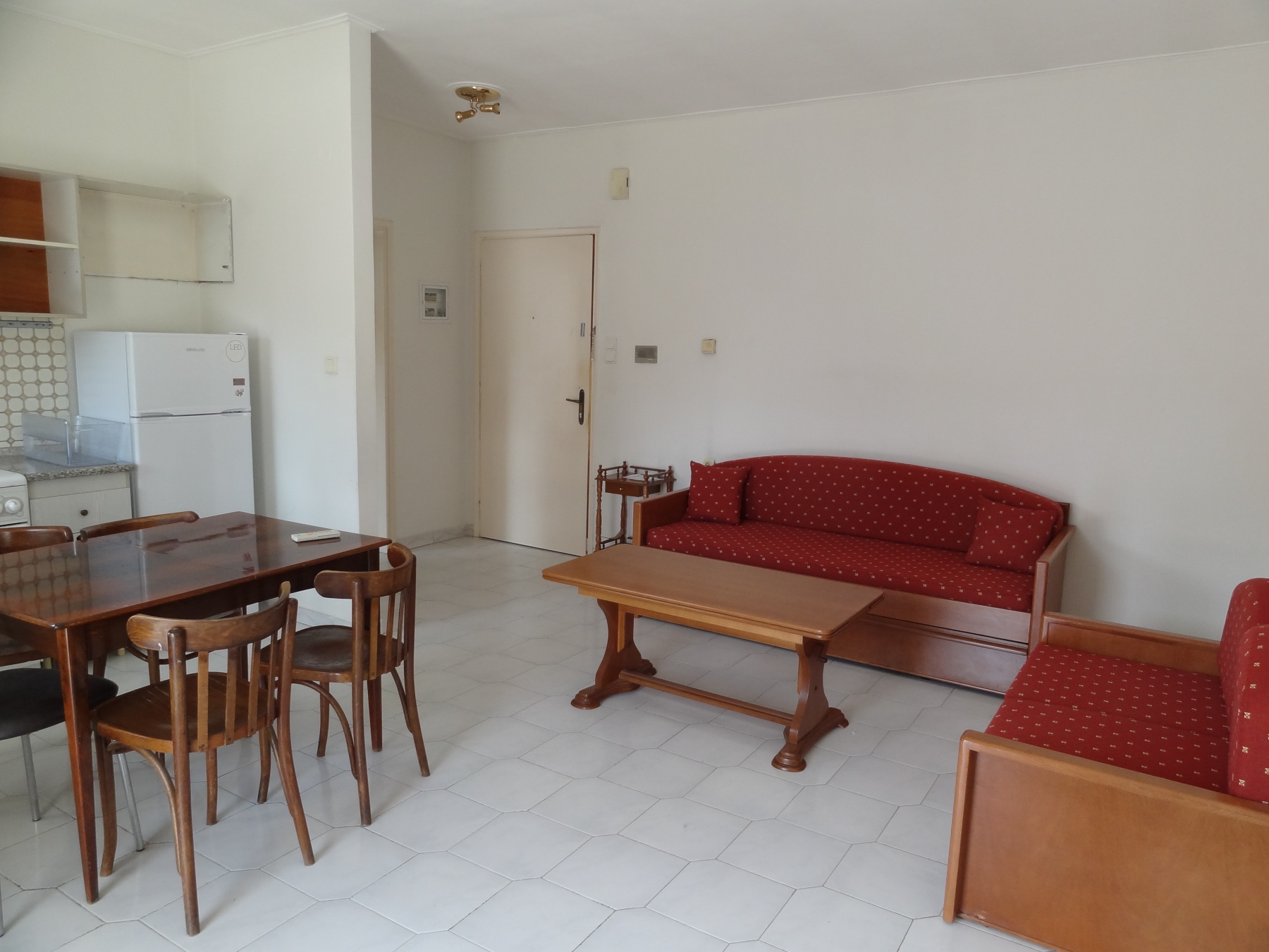 For rent furnished 1 bedroom apartment of 45 sq.m. 1st floor near the bus station in Ioannina