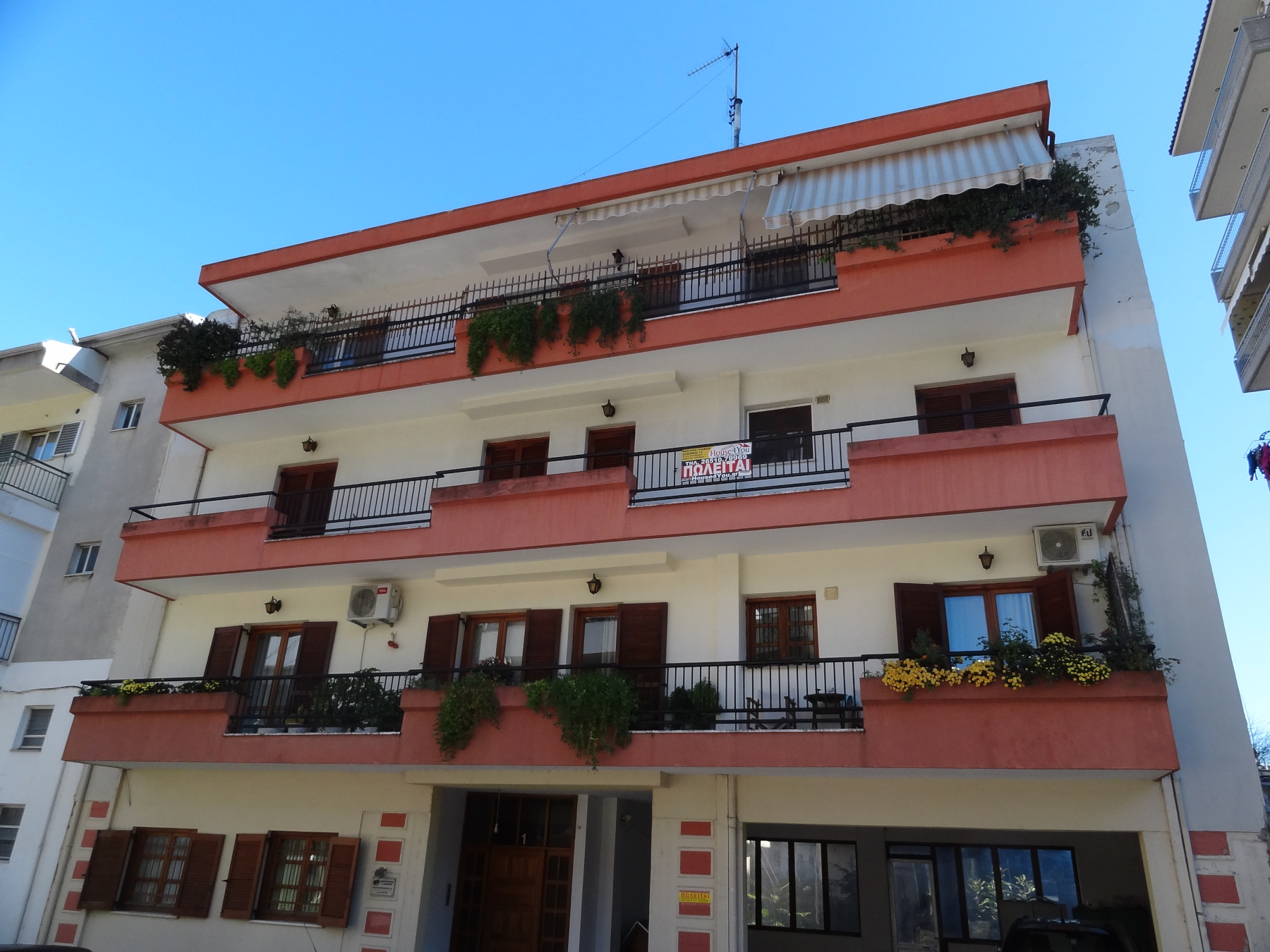 For sale 3 bedroom apartment of 106sqm for sale. bright 2nd floor in Ampelokipi, Ioannina