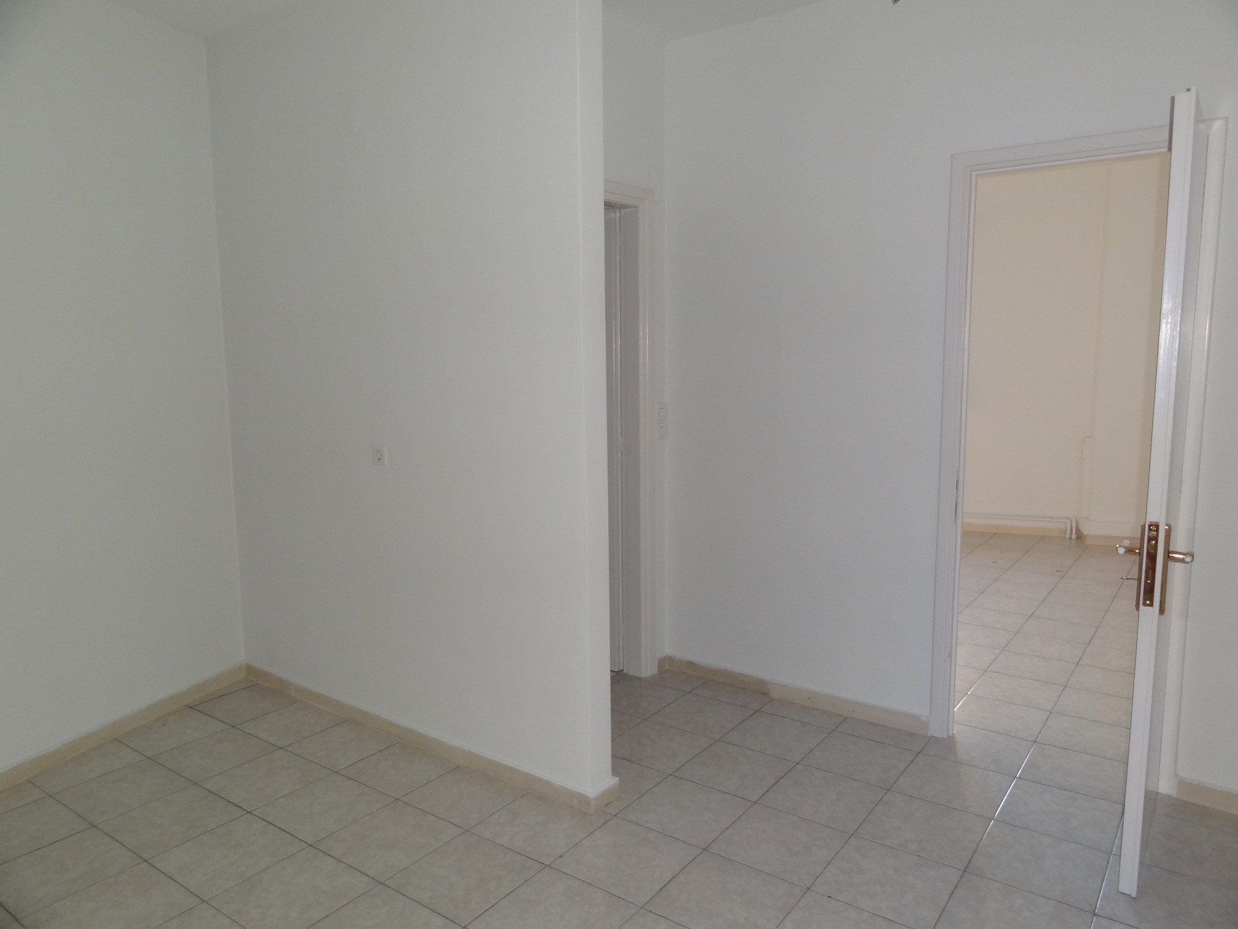 Commercial space for rent 40 sq.m. 2nd floor in the center of Ioannina near the 28th of October street