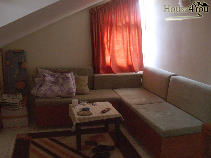 Πωλείται δυάρι 59 τ.μ. σε 2 επίπεδα κοντά στη φοιτητική εστία.