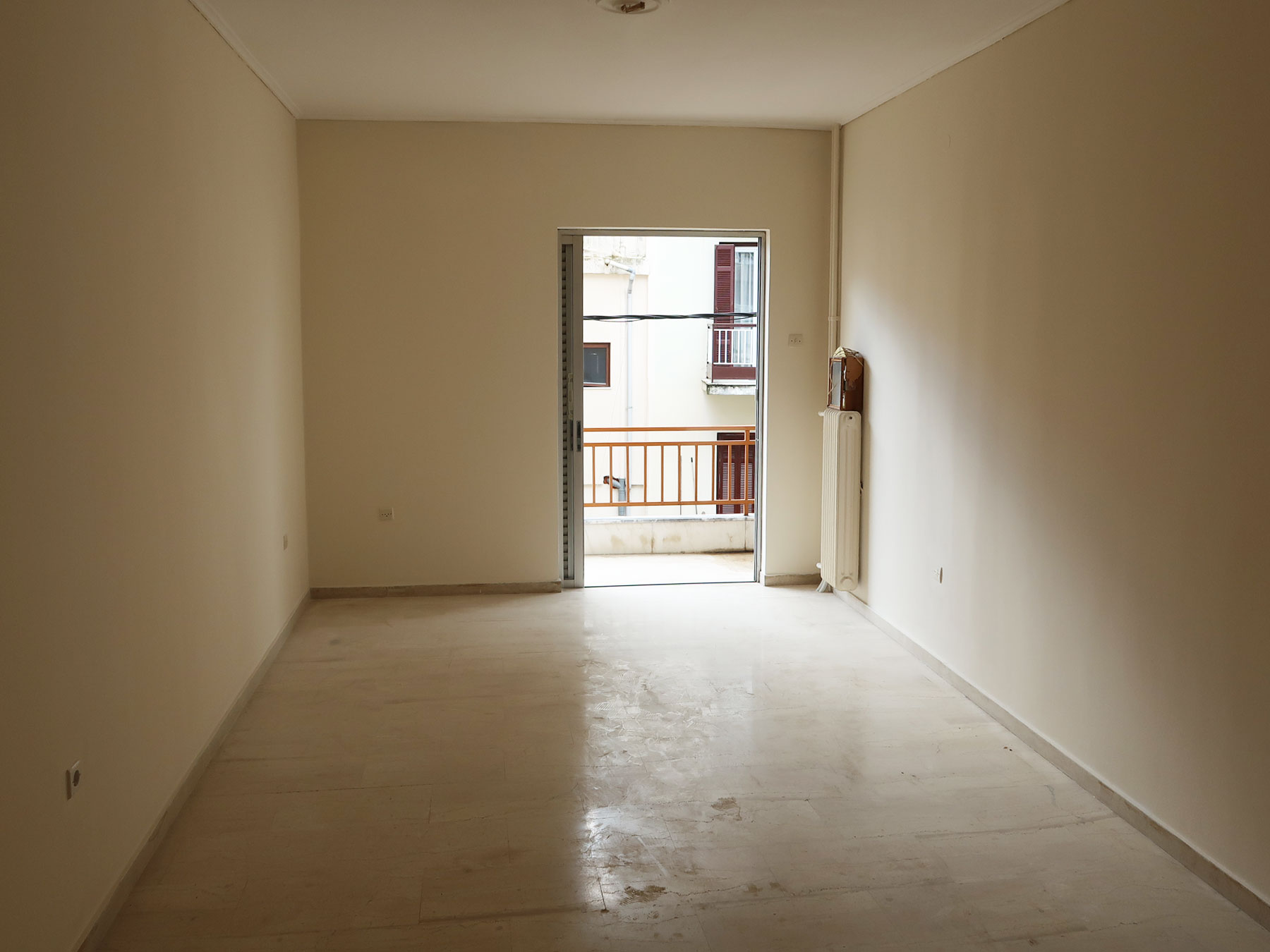 Πωλείται 4αρι διαμέρισμα 96 τμ. 2ου ορόφου με 2 θέσεις πάρκινγκ κοντά στον πλάτανο στο κέντρο των Ιωαννίνων