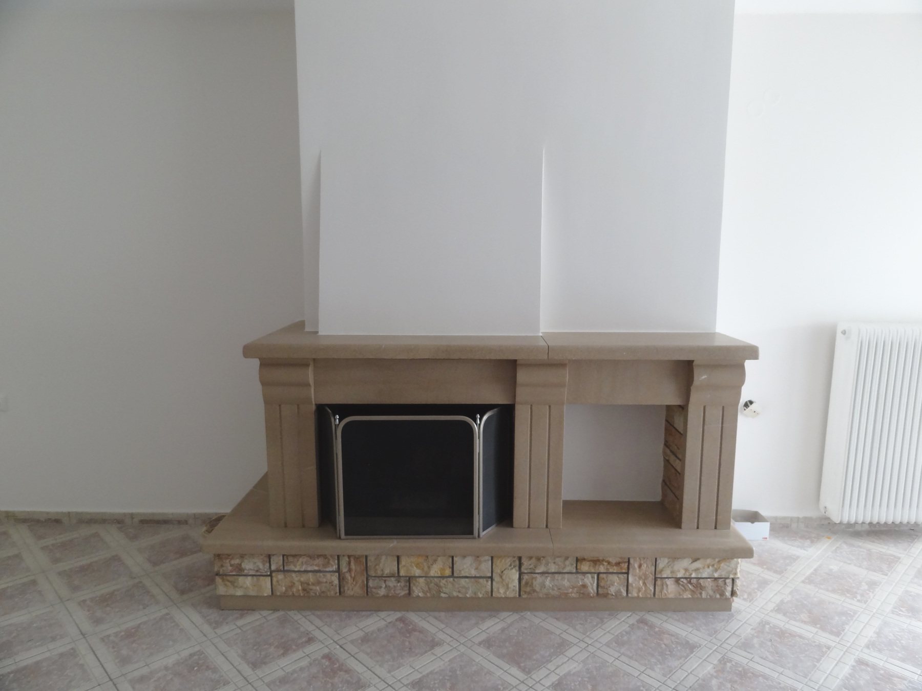 Πωλείται 3αρι διαμέρισμα 88 τ.μ. 4ου ορόφου με ωραία θέα στο κέντρο των Ιωαννίνων πλησίον της λεωφόρου Δωδώνης