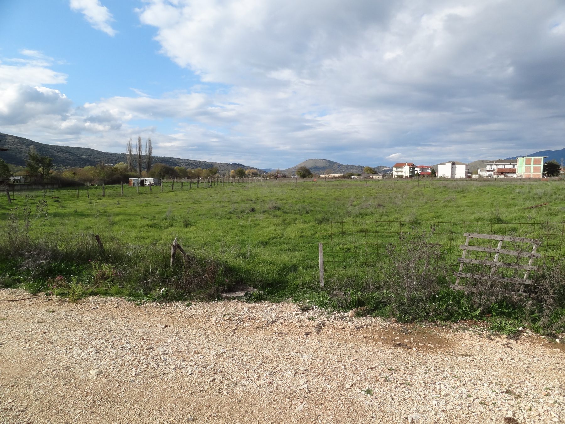 For sale a plot of 707 sq.m. with S.D. 0.5 in Kardamitsia, Ioannina, near the Lyceum