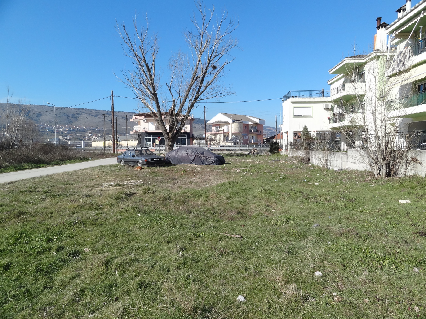 For sale corner plot of 601 sq.m. and S.D. 0.6 in Kato Neochoropoulo, Ioannina on the corner of P. Asimakopoulou and Tellou Agra streets
