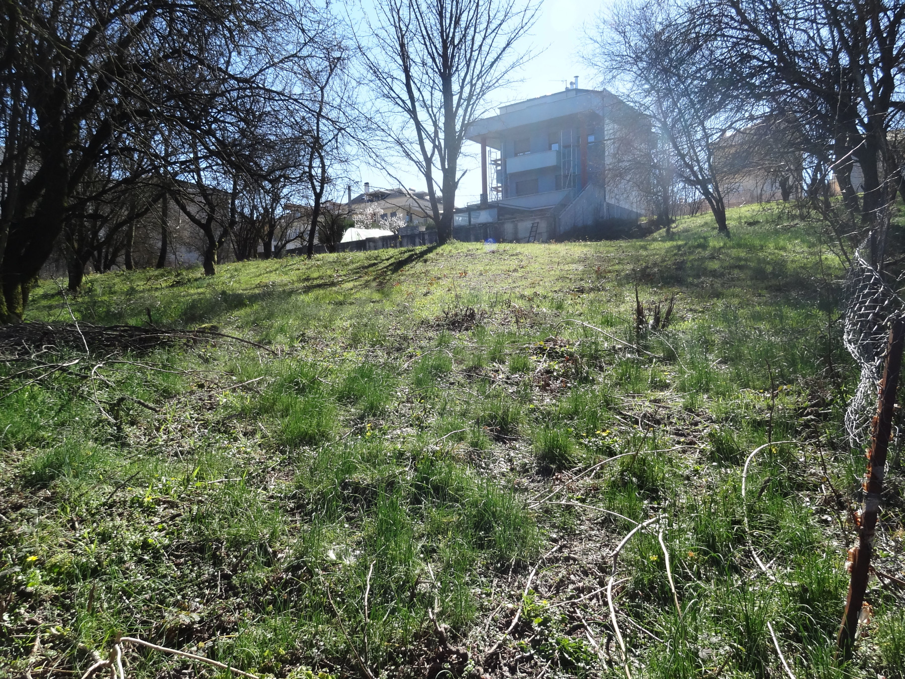 Corner plot for sale with a view of a total area of 1364 sq.m. and S.D. 0.6 on Kassiopis Street in Nea Zoi in Ioannina