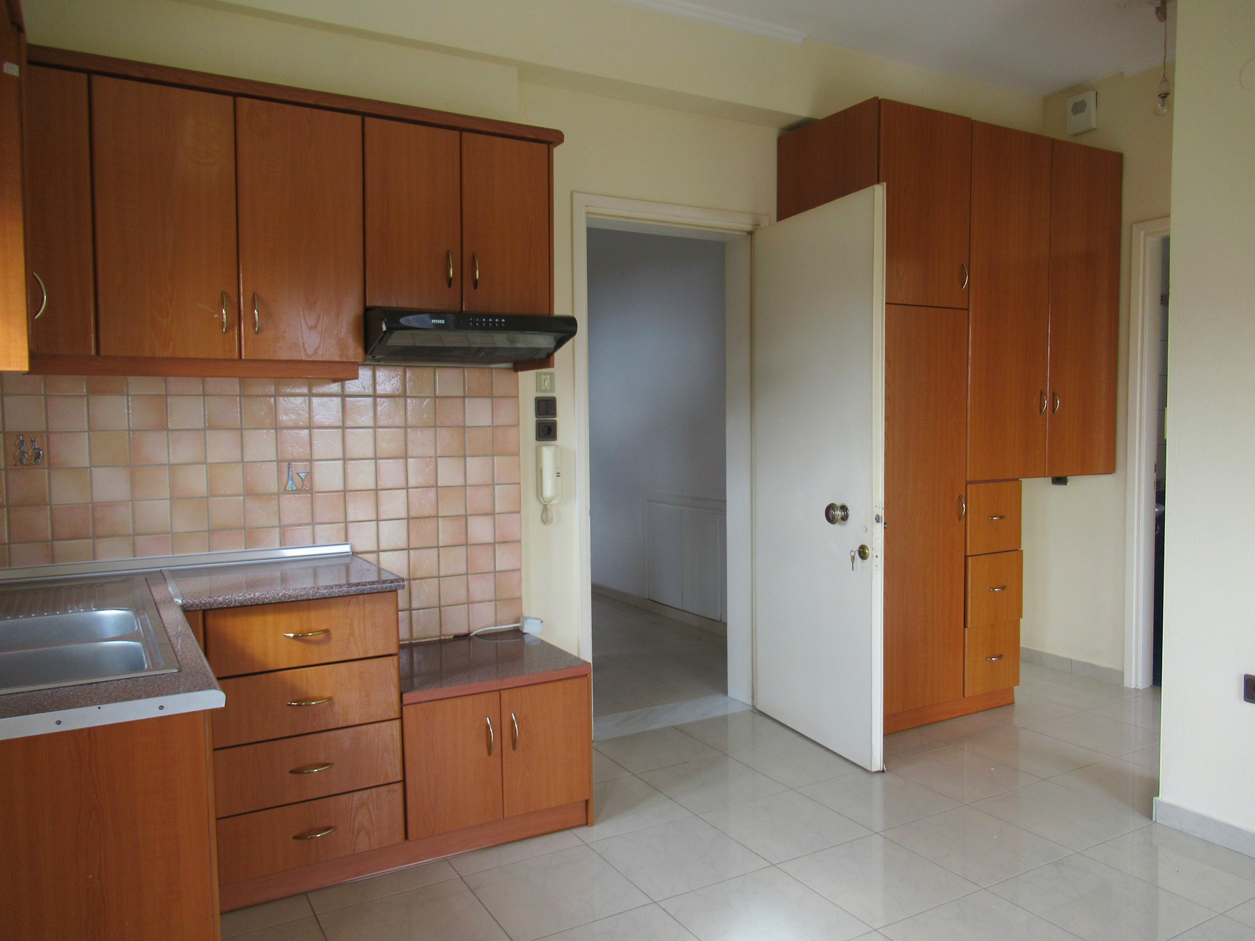 For rent sunny 1 bedroom studio of 38 sq.m. on the 2nd floor in the center of Ioannina