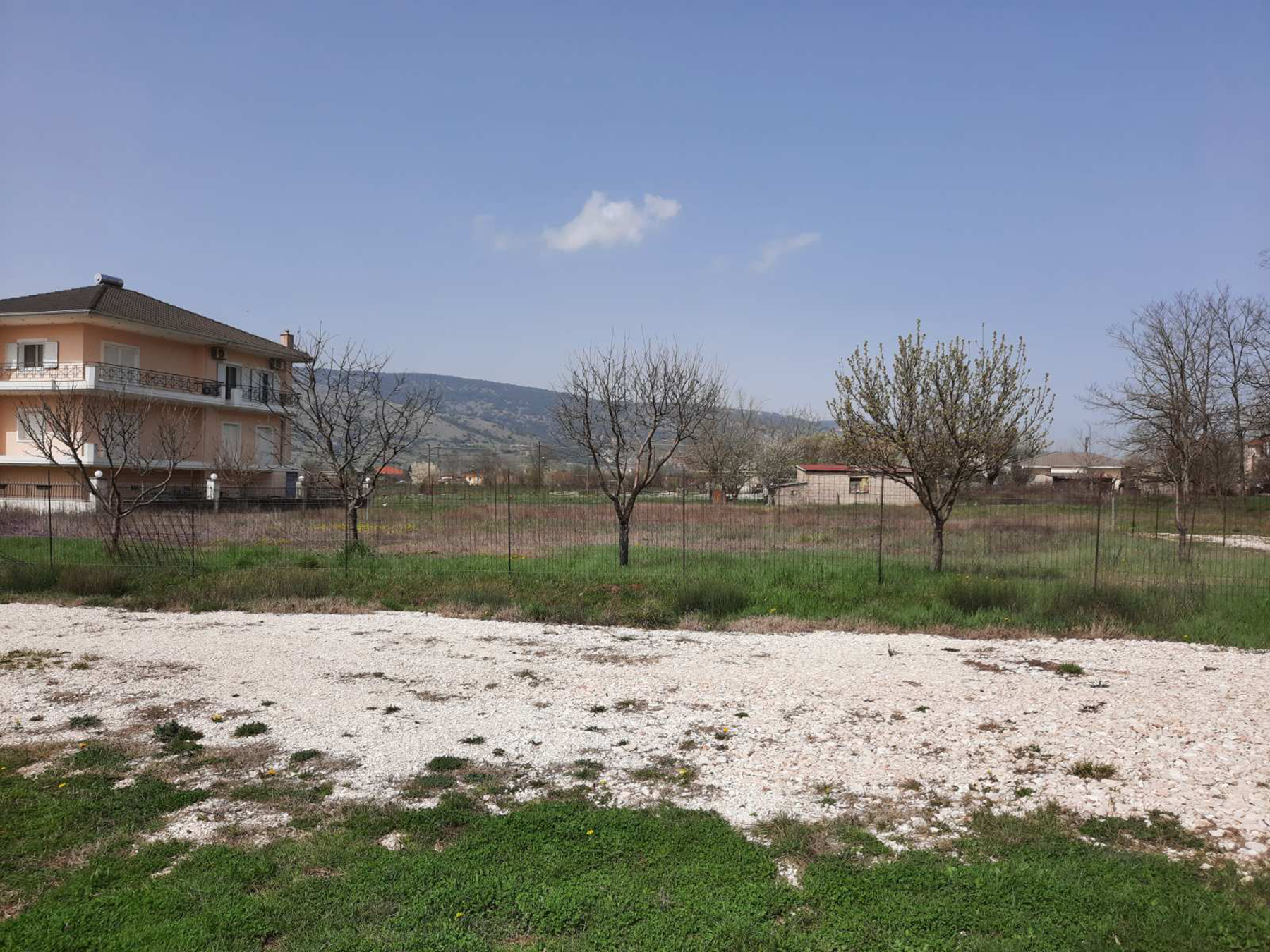 For sale corner plot of 420 sq.m. with S.D. 0.6 in the area of Seismoplikta in Ioannina near Papathoma Mekali