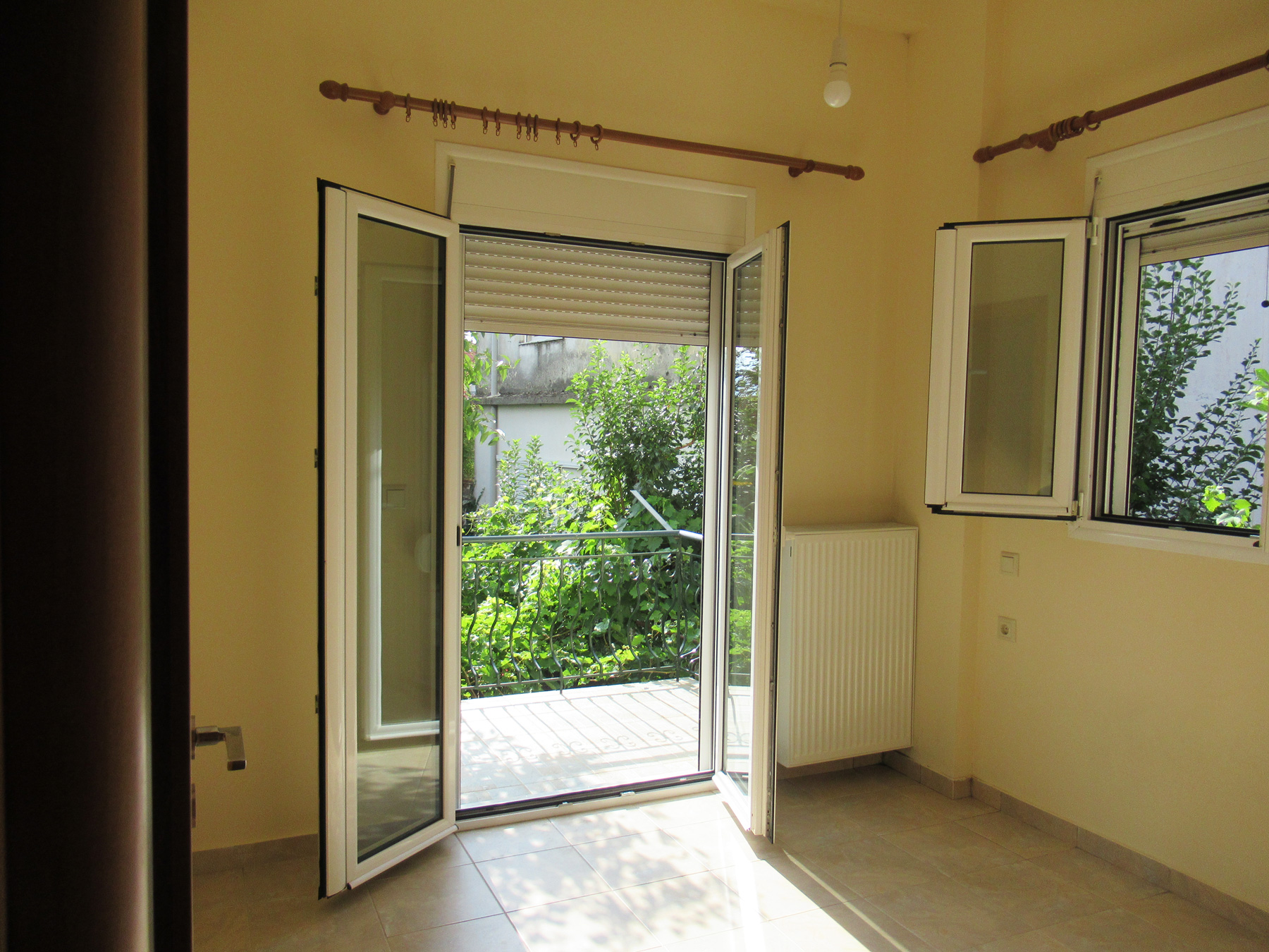 Bright one bedroom studio for rent, 40 sq.m. on the ground floor near the center of Ioannina.