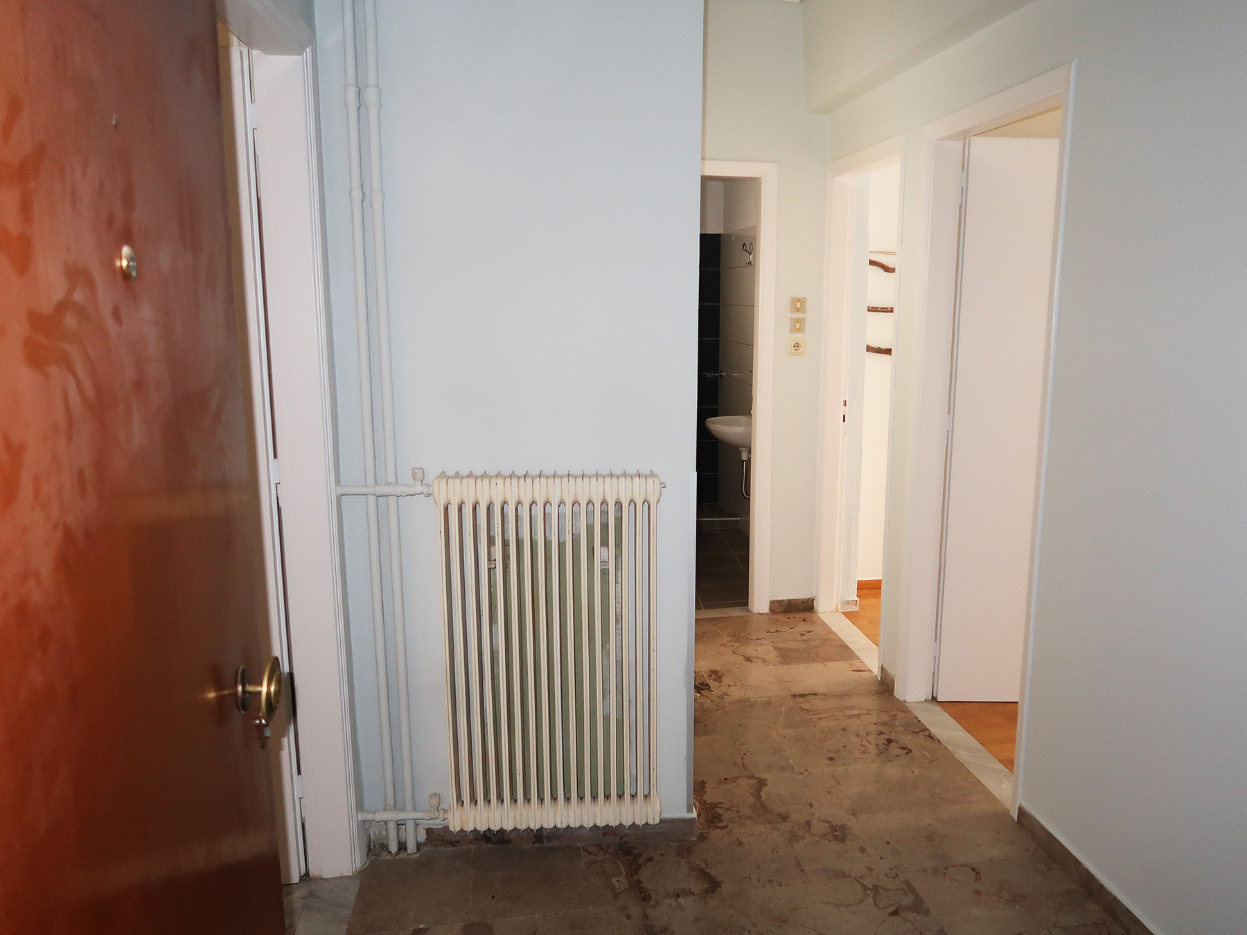 Ενοικιάζεται 3άρι διαμέρισμα 50 τ.μ. 2ου ορόφου στη Καποδιστρίου στο κέντρο των Ιωαννίνων.