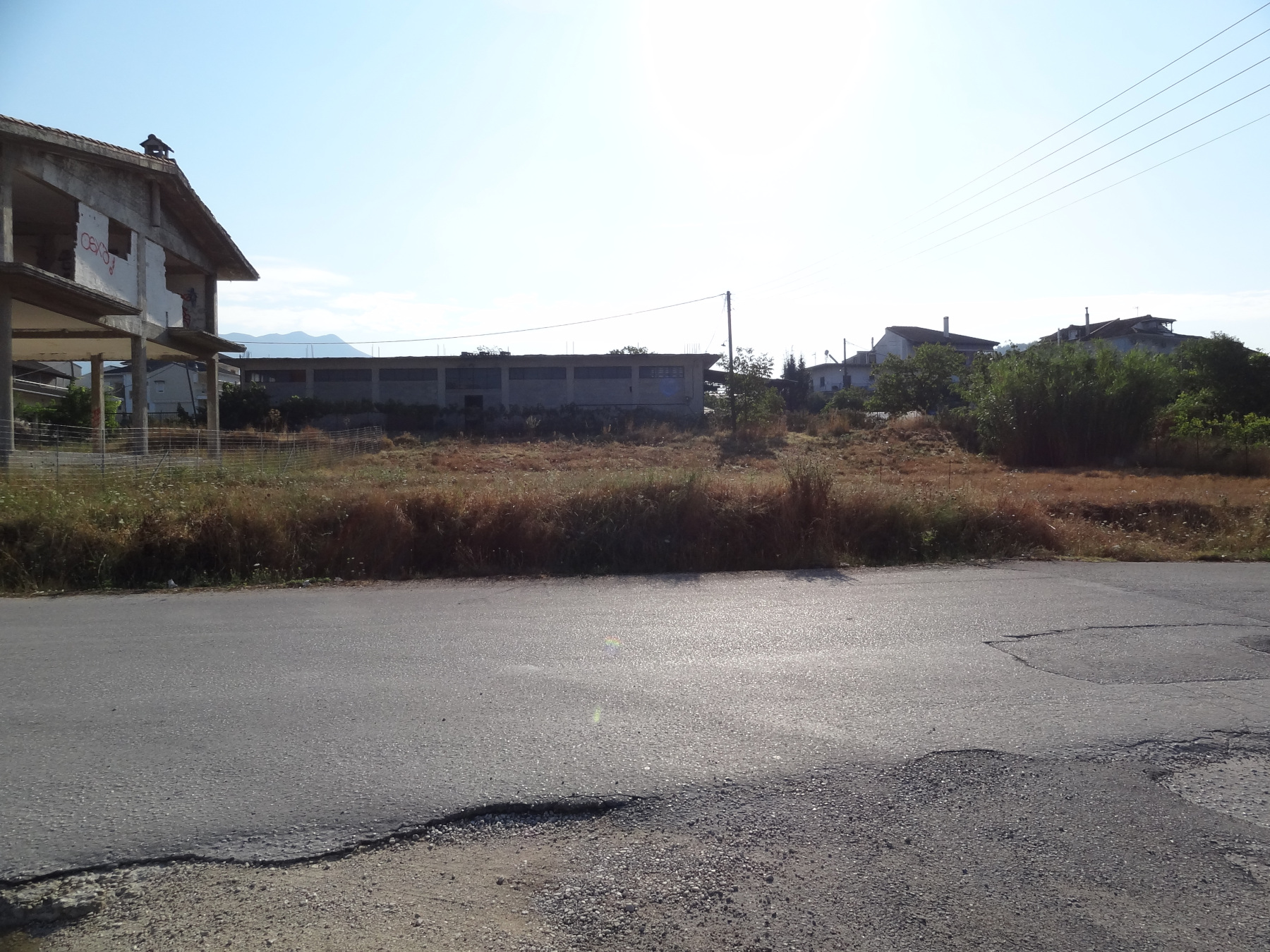 For sale a two-sided plot of 868 sq.m. with S.D. 0.5 on Kosmas Aitolou Street in Kardamitsia, Ioannina